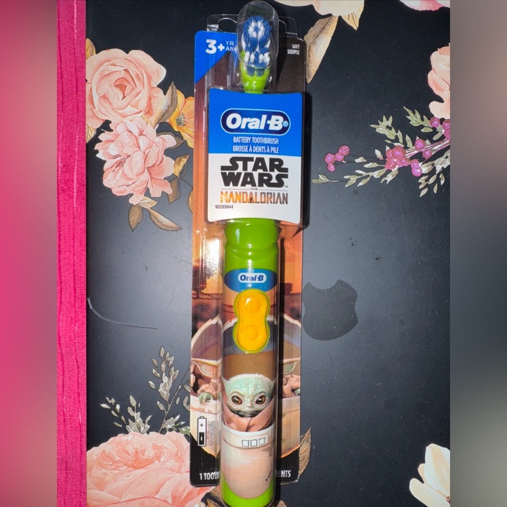 Oral-B Star Wars Mandalorian Kids Toothbrush - Green